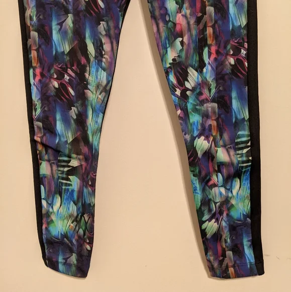 Koral abstract multicolor black cropped leggings size small - Picture 3 of 8